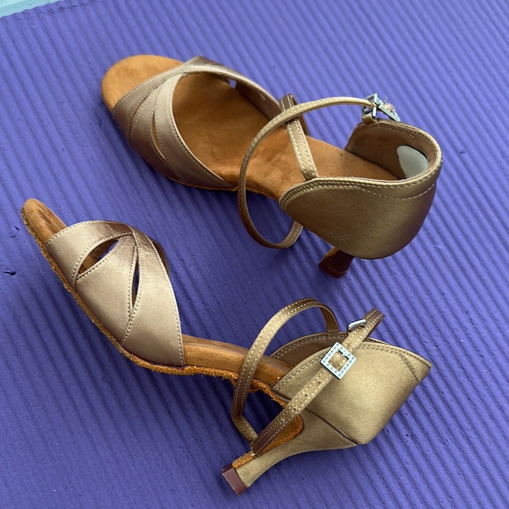 Elegant Women's  dance shoes Strappy Heels in Gold